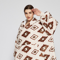 Usine polyester sherpa couverture capuche surdimensionné portable couverture sweat pour l'hiver confortable en peluche portable couverture à capuche adulte