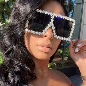 Lunettes de soleil carrées surdimensionnées de luxe vintage colorées avec logo personnalisé, vente en gros, tendance, pour femmes, avec strass - Product Image 3