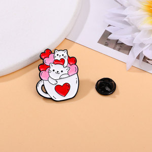 Yini Nhà Sản Xuất Bán Buôn Tùy Chỉnh Kawaii Mèo Trái Tim Nhựa Men Kẽm Hợp Kim Pins-Phim Hoạt Hình Lãng Mạn Phù Hiệu Cho Trang Phục/Túi - Product Image 5
