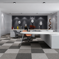 Dalles de moquette en nylon résistantes aux taches 25x100cm, à dos rigide en PVC, dalles de sol modulaires modernes pour les sièges d'entreprises