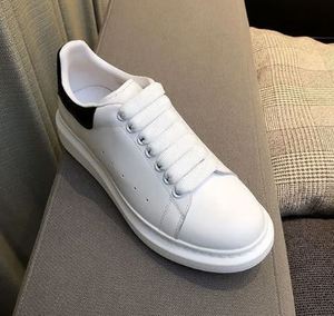 Chaussures de sport décontractées de créateur pour hommes et femmes, baskets en daim noir et blanc, idéales pour l'extérieur - Product Image 3