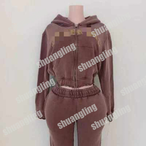 Completo Sportivo da Donna con Logo Personalizzato, Set 2 Pezzi con Pantaloni a Zampa, Abbigliamento di Alta Qualità in Cotone, Felpa con Zip e Cappuccio e Pantaloni della Tuta - Product Image 4