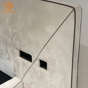 Cadre de lit moderne et luxueux de style européen minimaliste, taille Queen, avec tête de lit réglable rembourrée en mousse douce et cuir. - Product Image 3