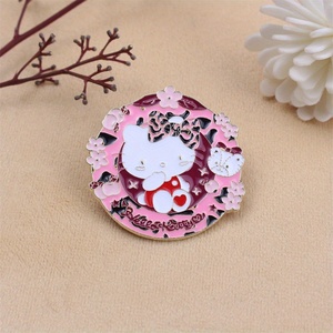 Trâm cài thời trang và đáng yêu với thiết kế hình <span class=keywords><strong>Hello</strong></span> <span class=keywords><strong>Kitty</strong></span> và hoa anh đào, hoàn hảo để mặc vào mùa xuân. - Product Image 1