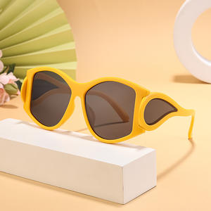 Lunettes de soleil de cyclisme pour femmes sur mesure, style Instagram, monture large rouge, verres PC UV400 - Product Image 3