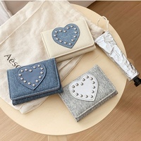Portefeuille en jean Y2K style coréen avec rivets en forme de cœur, porte-monnaie en cuir PU, porte-cartes portable, mini-porte-monnaie mignon pour étudiantes, portefeuille pour femmes