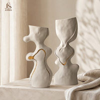 Vase à fleurs en céramique nordique Jossin, blanc mat avec ligne dorée, sculpture organique pour la décoration de la maison et l'affichage artistique sur table