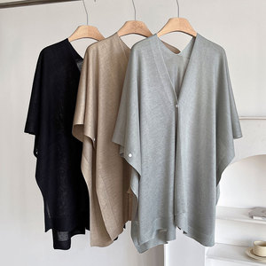 Sciarpa Poncho a Maglia Monocolore di Alta Qualità per Donne, Morbida e Confortevole, Mantella e Coprispalle Invernale, Scialle Triangolare Caldo - Product Image 1