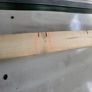 Sierra de Corte Transversal Automática de Alta Velocidad para Madera Sólida con Optimización de Corte - Product Image 2