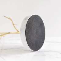 Organisateur de bijoux en fil métallique moderne, supports pour colliers, bracelets et boucles d'oreilles avec bases rondes en marbre blanc