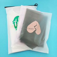 Sacs à fermeture éclair personnalisés givrés et résistants à l'humidité avec logo sérigraphié du Guangdong pour pochettes et vêtements