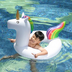 Flotador inflable de unicornio con crin y cuerno arcoíris para niños, para uso en piscinas, parques acuáticos, hoteles y resorts. - Product Image 3