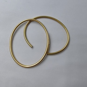 Pulsera con incrustaciones de oro de 18 quilates de lujo de gama alta de estilo de diseñador, joyería de moda de eslabones de cadena de oro de 18 quilates que no se desvanece - Product Image 1
