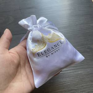 Pochette en satin avec cordon de serrage en feuille d'or personnalisée, sacs cadeaux élégants de marque pour produits haut de gamme pour les petites entreprises - Product Image 2