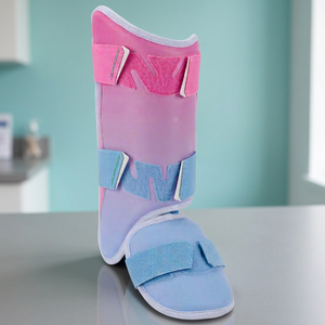 Protège-jambes en néoprène rose et bleu avec fermeture auto-agrippante pour la protection des enfants, utilisable en toutes saisons - Product Image 3