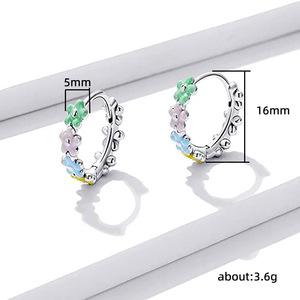 Orecchini a Cerchio con Margherite Arcobaleno per Donne, Accessori Floreali Dolci per Uso Quotidiano - Product Image 3