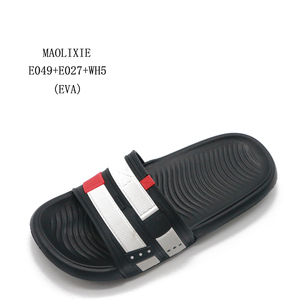 Women's Slippers — pantoufles à enfiler EVA pour hommes, babouches tendances et personnalisées de luxe, sandales originales - Product Image 5