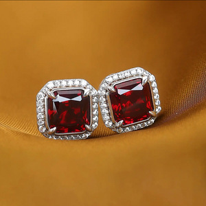 Eleganti Orecchini a Perno Quadrati Rossi per Donne, Accessori per Orecchie Stile Cerimonia - Product Image 3
