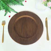 Assiette de présentation ronde en plastique marron foncé à motif rotin, idéale pour restaurants et mariages, vente en gros pour événements