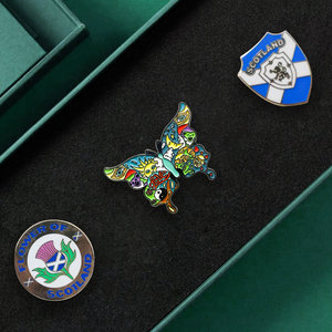 Badges métalliques personnalisés avec logo, émail teinté, logo 3D, épingles, boucles, <span class=keywords><strong>anime</strong></span> pour casquettes, vente en gros - Product Image 3