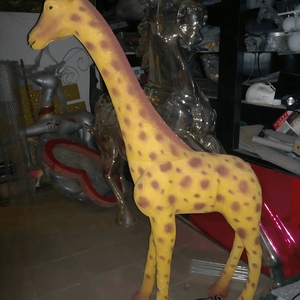 Sculpture de <span class=keywords><strong>girafe</strong></span> de dessin animé artificiel de jardin en résine de qualité supérieure réaliste pour la décoration de paysage dans les jardins et les jardins d'enfants - Product Image 1