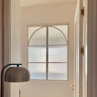 Fenêtre à battant vertical rétro en fer forgé français avec cadre en alliage d'aluminium et verre pour restaurant et café, fenêtre pliante verticale