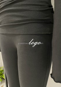 Maßgeschneidertes Damen-Set: Schlanke, asymmetrische Kurzarm-Bluse mit Falten und bestickte, ausgestellte Hose – Zweiteiliges Yoga-Set für den Alltag, Skinny Fit - Product Image 5