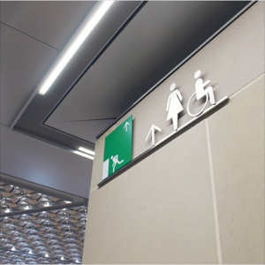 Panneau LED de cour intérieure innovante Signalisation routière personnalisée Réglementation réfléchissante Pylône directionnel pour voitures Information directe - Product Image 6