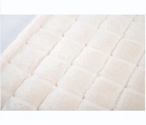 Pabrik Cina rajutan dasi pencelupan cetakan garis Jacquard kelinci kain bulu palsu untuk selimut bantal seprai pakaian