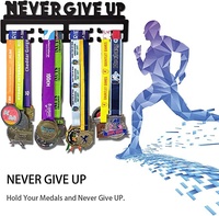 Porte-médaille en métal noir personnalisé "Never Give Up" Plus de 50 trophées Porte-médaille pour la décoration intérieure Cintre mural de luxe