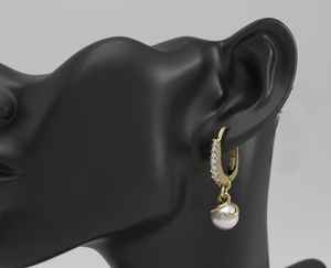 Pendientes colgantes de oro de 18 quilates con diamantes retorcidos y perlas - Product Image 3