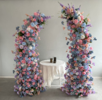 Arche de mariage en gros avec toile de fond florale, arche florale blanche, rouge, rose, arche en forme de corne de fleurs artificielles pour la décoration d'événements