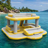 Dock gonflable pour marina avec bar central, sièges-canapés et parasol pour yacht, lac, plage, fête, activités de loisirs en plein air
