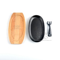 9.5*5.5 inci Sizzling Plate sizzler panci Cast iron Sizzle Platter dengan dasar kayu set pra-bumbu Cast Iron Steak panci