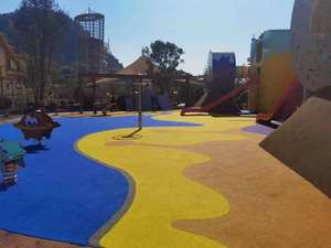 Una buena superficie para el patio de recreo es un área de juego y actividad común para niños que les ayuda a mejorar y aprender en un ambiente seguro - Product Image 2