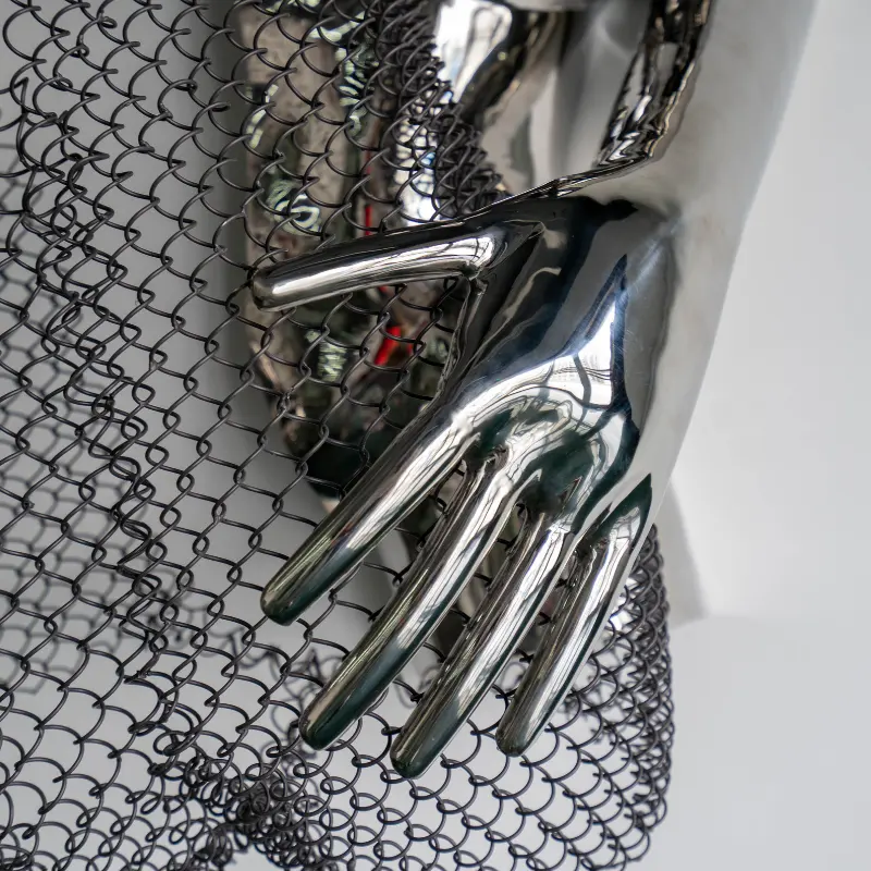 अनुकूलित आधुनिक इनडोर सजावटी कला अमूर्त खोखले सौंदर्य शरीर गले लोगों को गले लगाकर व्यक्ति स्टेनलेस स्टील