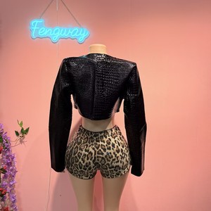 Completo Donna Primavera-Autunno 2025 in Ecopelle, Giacca Corta Elasticizzata + <span class=keywords><strong>Shorts</strong></span> con Paillettes Leopardate, Sexy Set Due Pezzi - Product Image 3