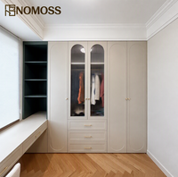 Armoires de dressing de luxe sur mesure, design moderne avec organisation flexible pour projets de villas haut de gamme