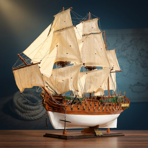 Modelo de Barco Transparente Pintado a Mano en Madera, Endeavour Y196, Decoración Náutica para el Hogar - Product Image 3