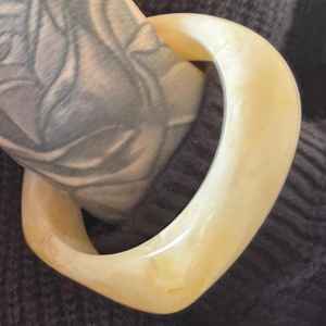 Brazaletes de Resina de Moda para Mujer con Diseño Elegante, Material Ligero y Duradero y Acabado Colorido - Product Image 3