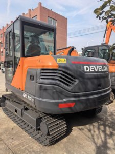 รถขุดตีนตะขาบยี่ห้อเกาหลี 8 ตัน รุ่น Develon DX80D ขนาดเล็กอเนกประสงค์ พร้อมบุ้งกี๋ขนาด 0.33 ลูกบาศก์เมตร สำหรับขาย - Product Image 3