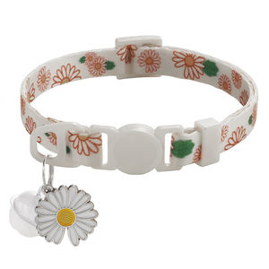 Kalung Anjing Kecil yang Elegan dengan Liontin Bunga Daisy yang Lucu, Pola Floral, Kalung Kucing dengan Gesper Lepas yang Tahan Lama, Poliester, Airtag untuk Anjing Kecil - Product Image 5