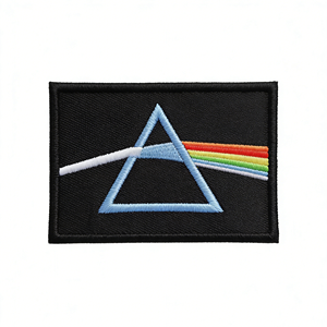 Toppa Ricamata Personalizzata Pink Floyd '<span class=keywords><strong>Dark</strong></span> <span class=keywords><strong>Side</strong></span> <span class=keywords><strong>of</strong></span> <span class=keywords><strong>the</strong></span> <span class=keywords><strong>Moon</strong></span>' 9.5x 6.5cm Termoadesiva Adatta per Giacche e Borse - Product Image 1