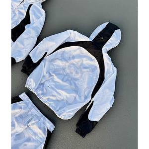 Conjunto de Agasalho Personalizado em Duas Peças com Jaqueta com Zíper e Calça de Nylon para Homens - Product Image 2