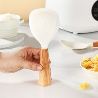Cuillère de cuisine antiadhésive en silicone avec manche en bois, colorée, pour cuisson du riz, outils de pâtisserie, compatible lave-vaisselle, best-seller