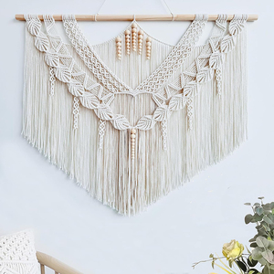 Tapiz de Macramé Grande Tejido a Mano con Cuentas de Madera de Hojas, Diseño Personalizado de Lujo, Nuevo - Product Image 1