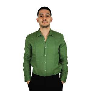 Camisa de hombre verde de manga larga con botones para uso formal. - Product Image 1