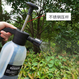 Pulvérisateur pneumatique manuel 2L résistant aux acides et aux alcalis pour le lavage de voitures, l'arrosage des fleurs et l'utilisation en jardin - Product Image 3