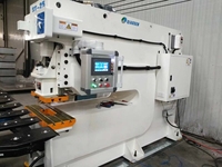 Machine de poinçonnage de trous à gorge profonde pneumatique Équipement de perforation de tôle avec moteur à roulement et composants de pompe