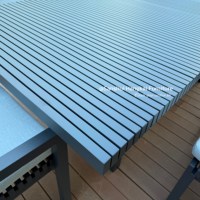 Ensemble table et chaises de salle à manger d'extérieur Hangkai en aluminium moderne, durable et écologique, avec coussins imperméables pour hôtels, villas et cours.